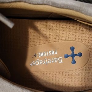 Sneakers (Baretraps Posture)